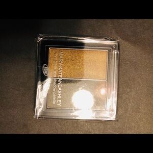 Mary-Kate and Ashley eyeshadow
